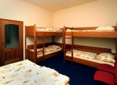 Vícelůžkový pokoj Eurohostelu na archivní fotografii